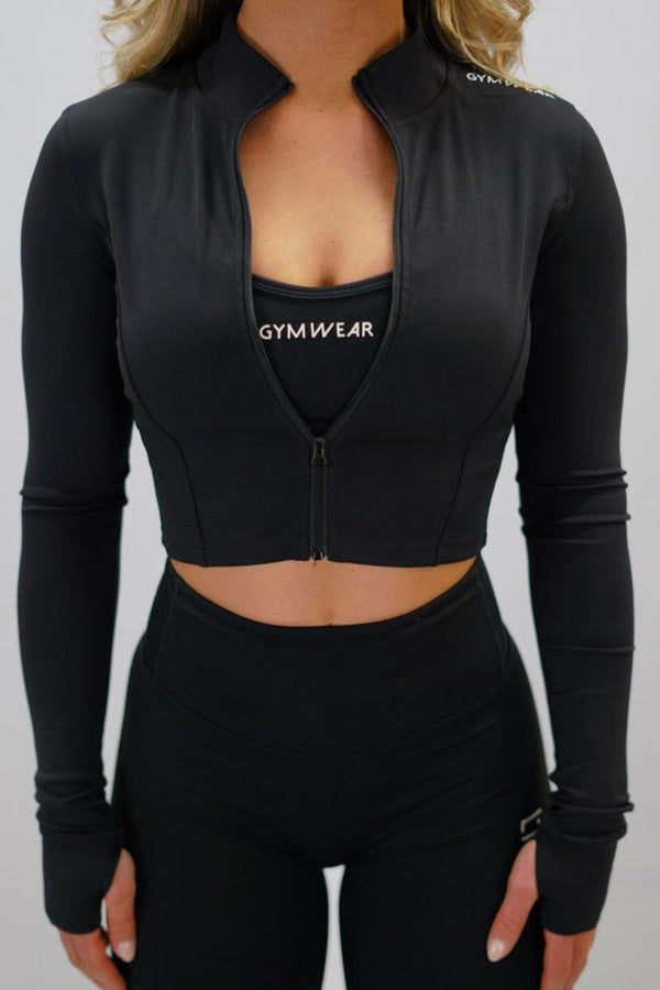Svart Zoe Cropped Zip-up Top - cropped långärmad tröja med dragkedja, tumhål, Gymwear-logga på vänster axel och G-symbol i nacken