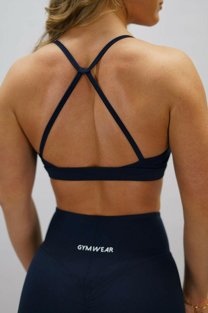 Marin blå Zoe Premium Sport Bra - premium sport-bh med korsade band bak och Gymwear-logga fram