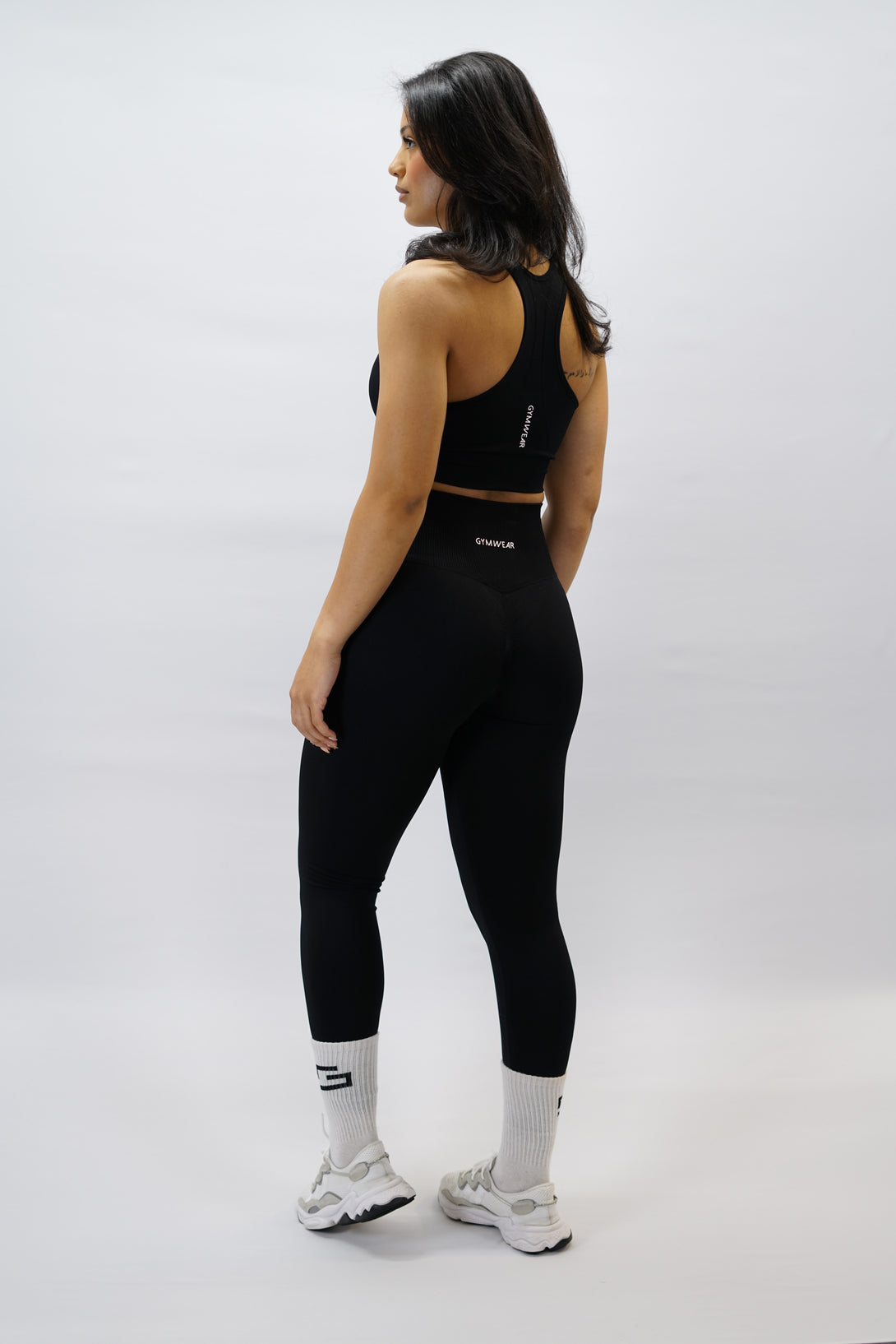 Svart Celia Scrunch Tights - höga tränings leggings med snygg scrunch-detalj och Gymwear-logga bak