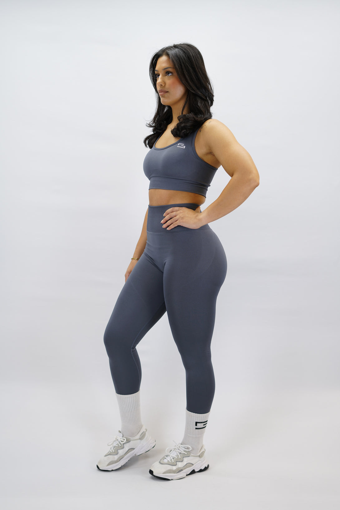 Grå Celia Seamless Tights - sömlösa tränings leggings med Gymwear-logga bak
