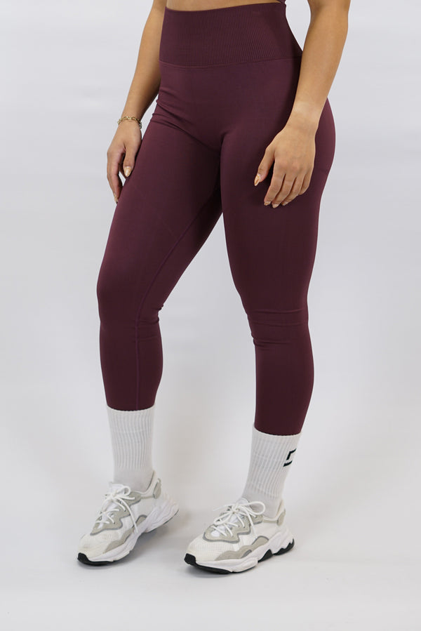 Lila Celia Scrunch Tights - höga tränings leggings med snygg scrunch-detalj och Gymwear-logga bak