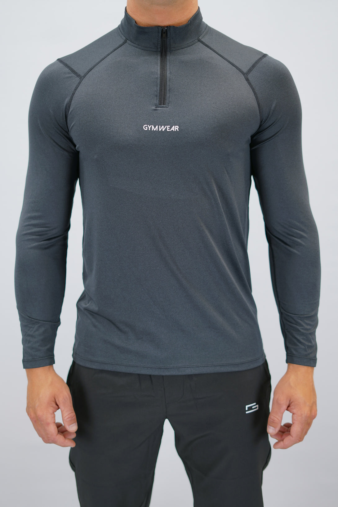 Svart Eiden Long Sleeve Half-Zip Top - funktionsmaterial långärmad träningströja med halvdragkedja och Gymwear-logga på framsidan