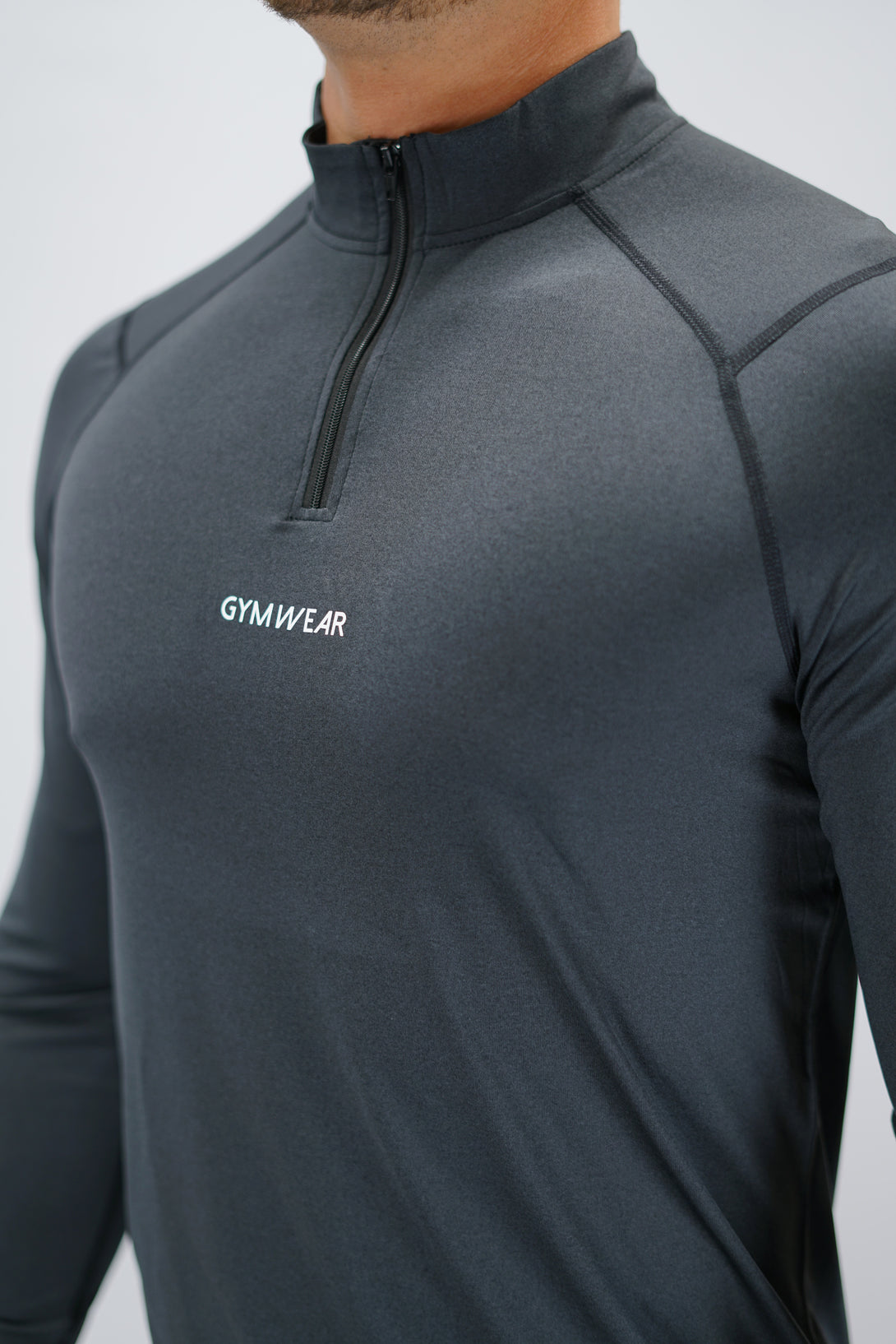 Svart Eiden Long Sleeve Half-Zip Top - funktionsmaterial långärmad träningströja med halvdragkedja och Gymwear-logga på framsidan