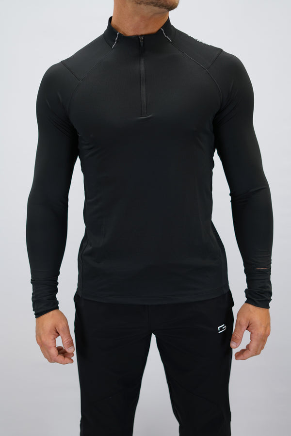 Ljusgrå Zayne Half-Zip Long Sleeve – Reflective Detail - långärmad träningströja med halvdragkedja, tumhål, klockutrymme, reflekterande detalj vid kragen och Gymwear-logga på framsidan