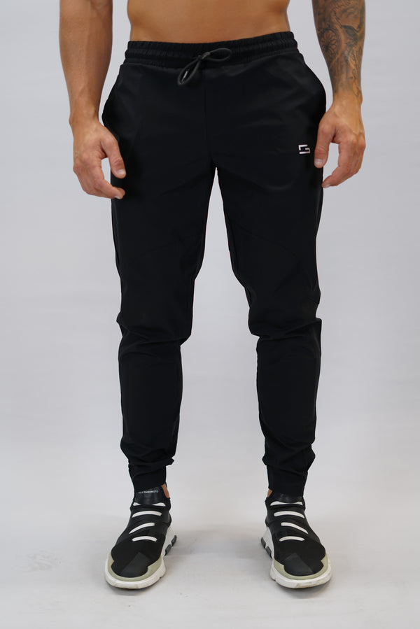 Svart Zion Performance Jogger Pants - träningsbyxor i snabbtorkande material med G-symbol på vänster ben