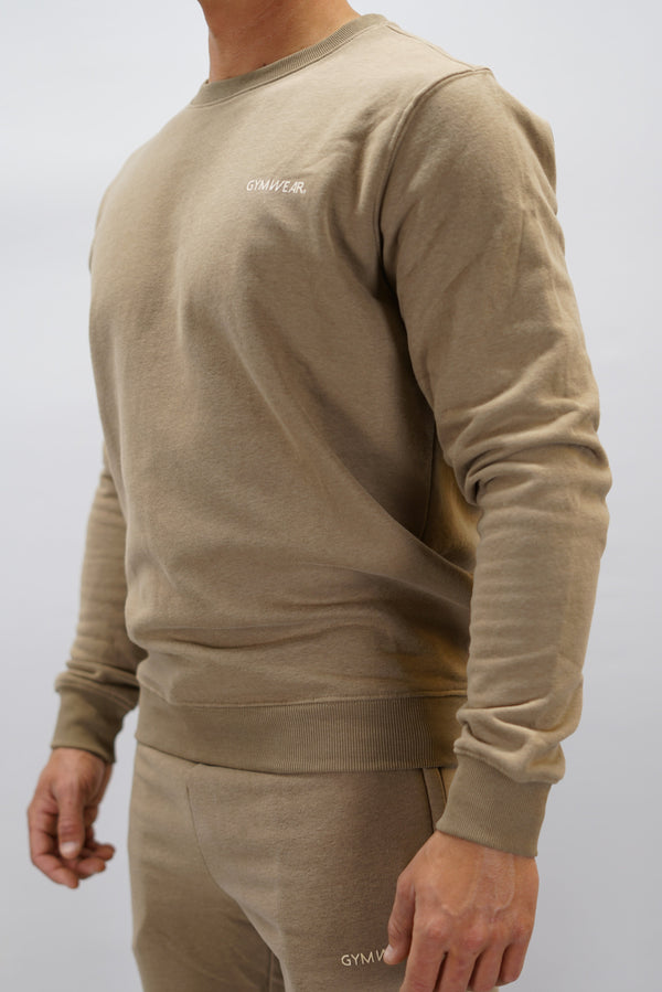 Cleo Sweatshirt herr i mjuk borstad bomull, brun färg, med stilren logga på vänster bröst. Komfortabel och snygg sweatshirt för vardagsbruk.