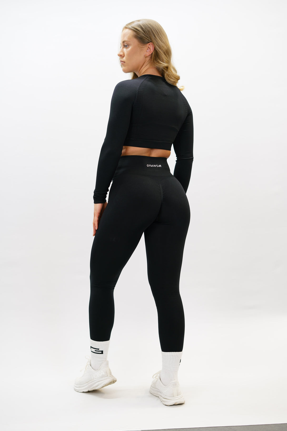 Svart Naima scrunch tights - tränings leggings med scrunch-detalj och Gymwear-logga bak