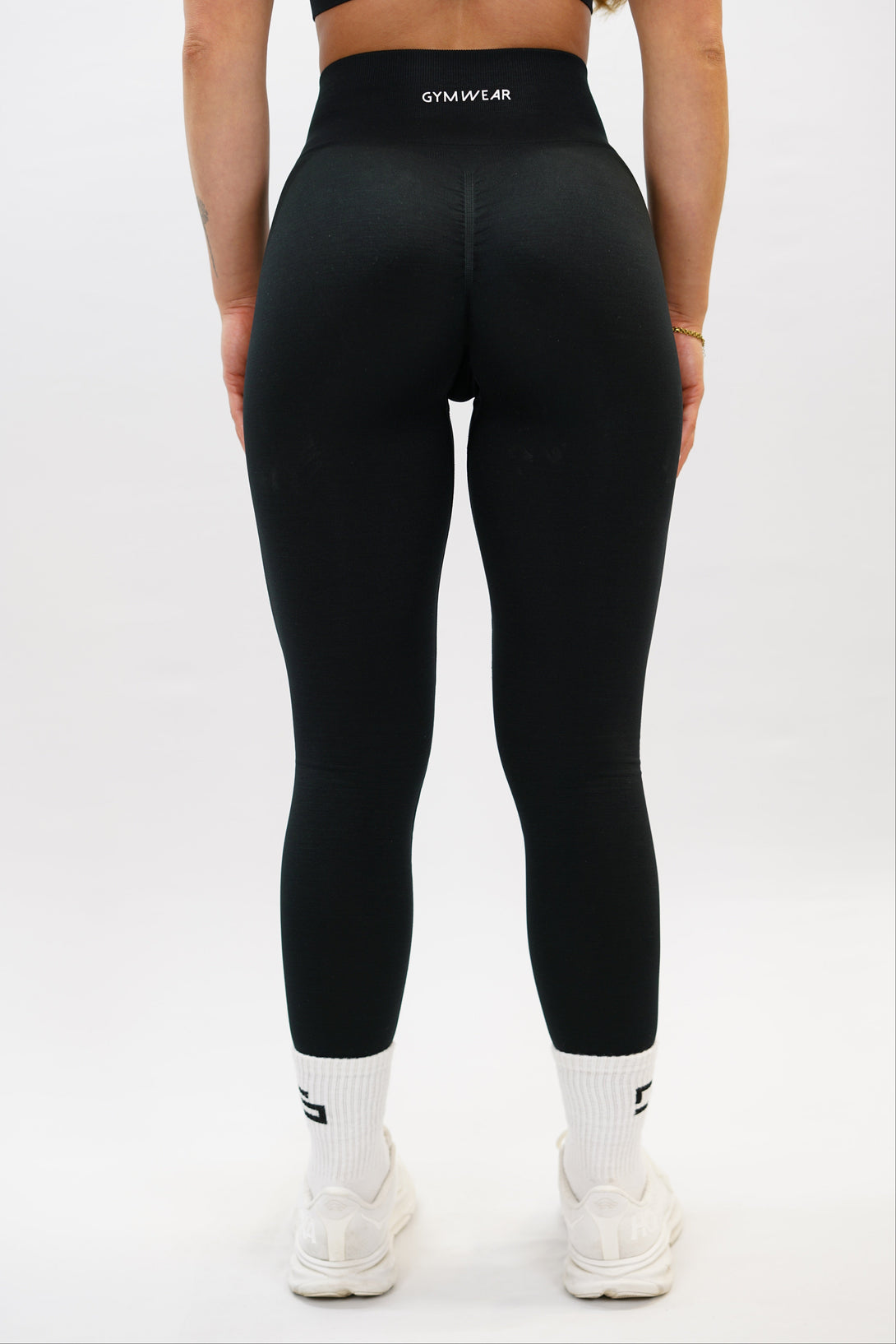 Svart Naima scrunch tights - tränings leggings med scrunch-detalj och Gymwear-logga bak