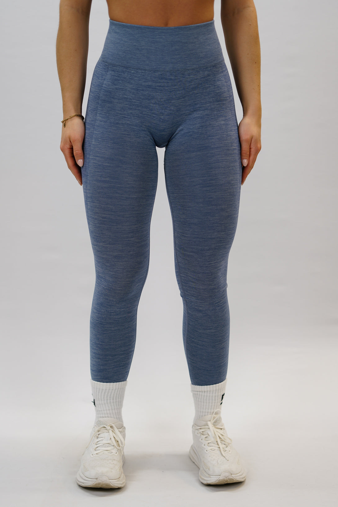 Blå Naima scrunch tights - tränings leggings med scrunch-detalj och Gymwear-logga bak