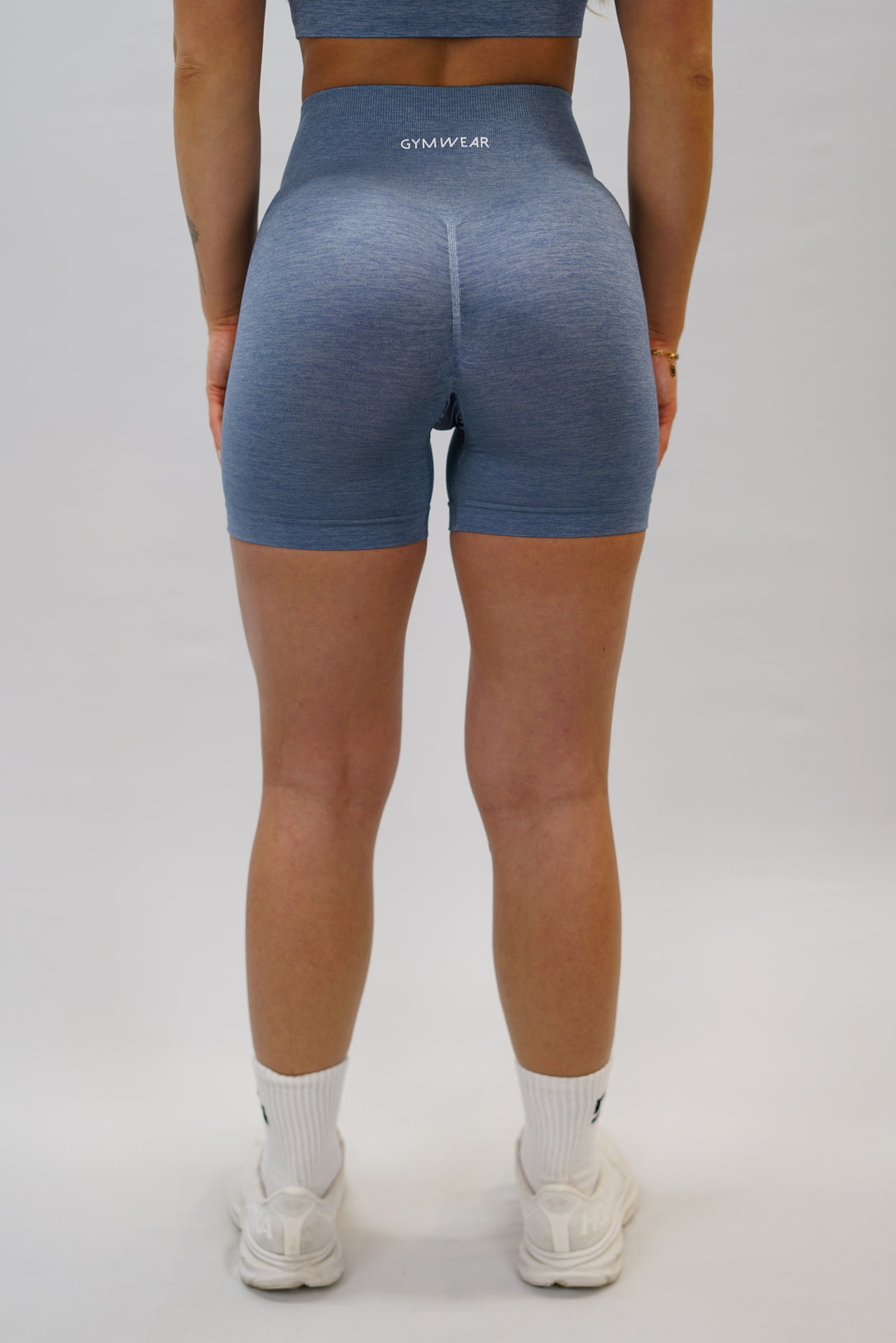 Blå Naima Scrunch Shorts - träningsshorts med snygg scrunch-detalj och Gymwear-logga bak