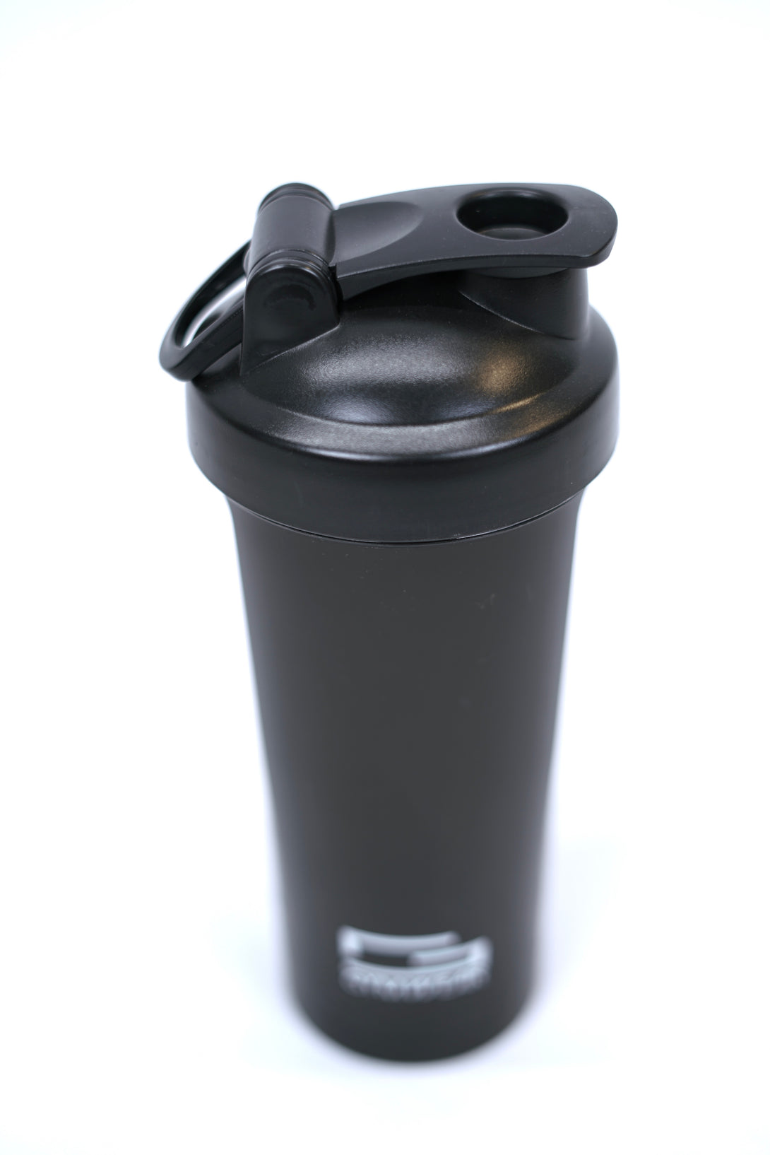 GYMWEAR Shaker 600ml, en svart tränings shaker med tryckt Gymwear-logotyp och symbol, kapacitet 600 milliliter