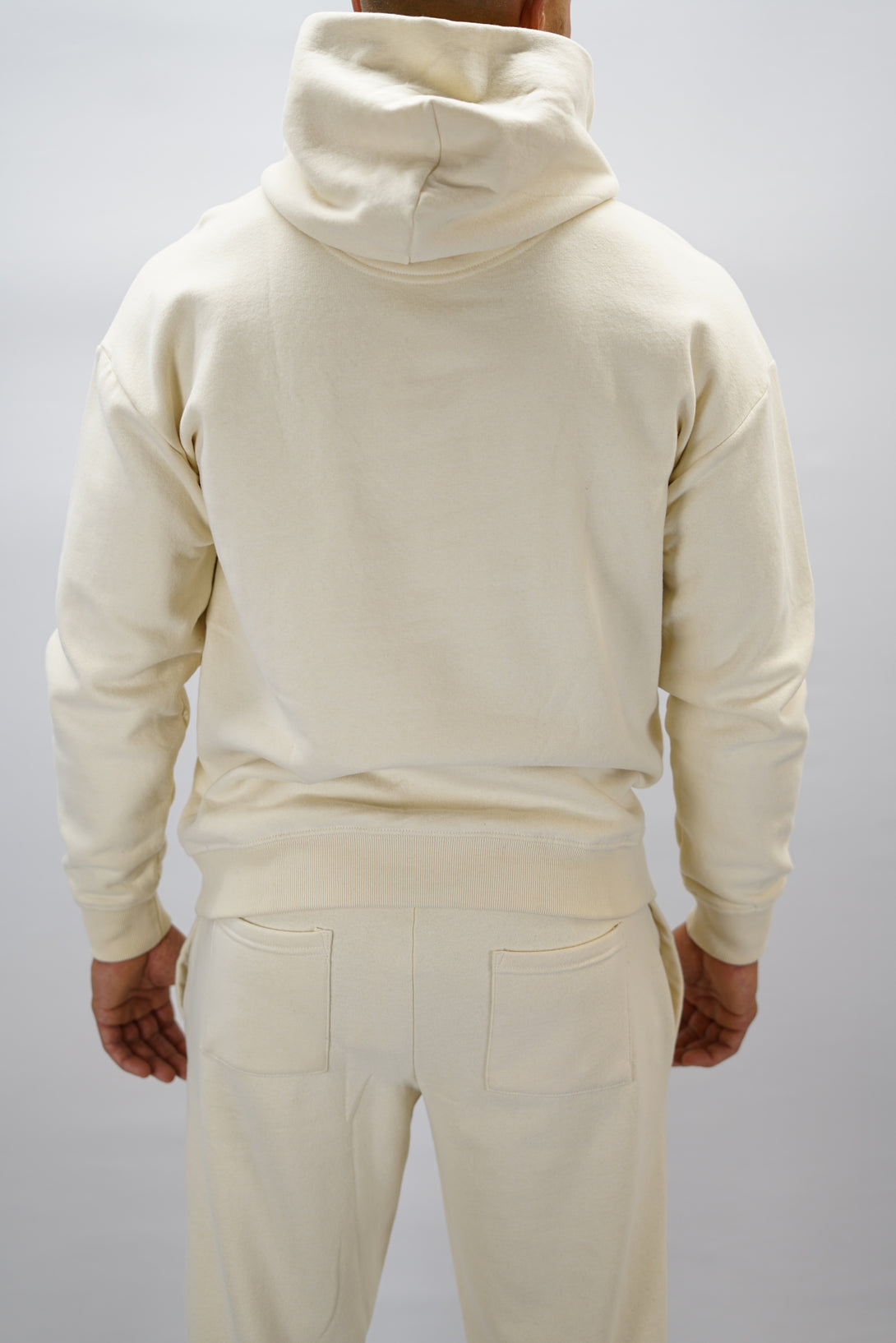 Z-2 Hoodie i beige färg, borstade bomull med GYMWEAR logga på vänster bröst. Snygga diskreta fickor.