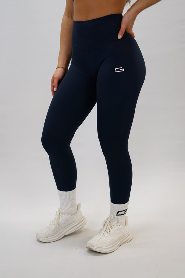 Marinblå Zoe Invisible Scrunch Tights - tränings leggings med diskret scrunch-detalj, G-symbol på vänster ben och Gymwear-logga bak