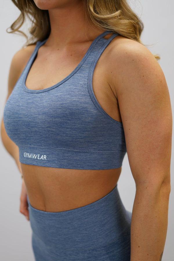 Blå Naima Premium Sport Bra - premium sport-bh med axelsnören och korsade band på ryggen, Gymwear-logga på framsidan